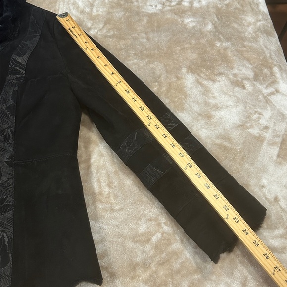 Shearling & leather jacket women’s size medium vintage black winter classic - Picture 6 of 12